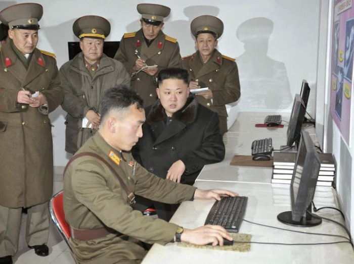 북한-김정은-컴퓨터-지시-군대-키보드-인터넷.jpg