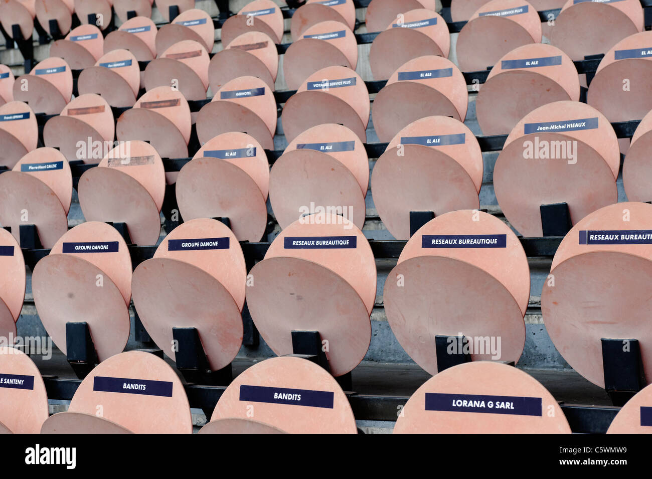 seats-at-the-parc-des-princes-stadium-in-paris-home-paris-saint-germain-C5WMW9.jpeg