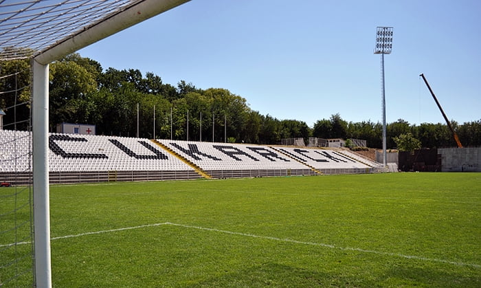Nase-stolice-na-stadionu-FK-Cukaricki.jpg